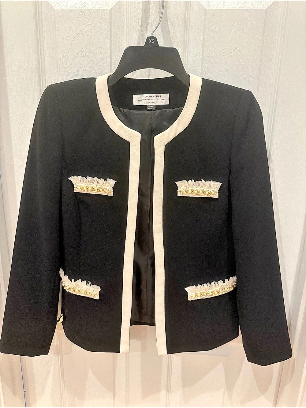 Tahari Black & Off White Chanel Collar - Blazer Size 2 Petite